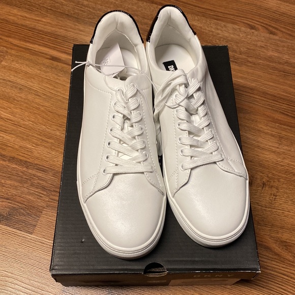 Ladies DKNY white and black sneakers 9W - Picture 2 of 4